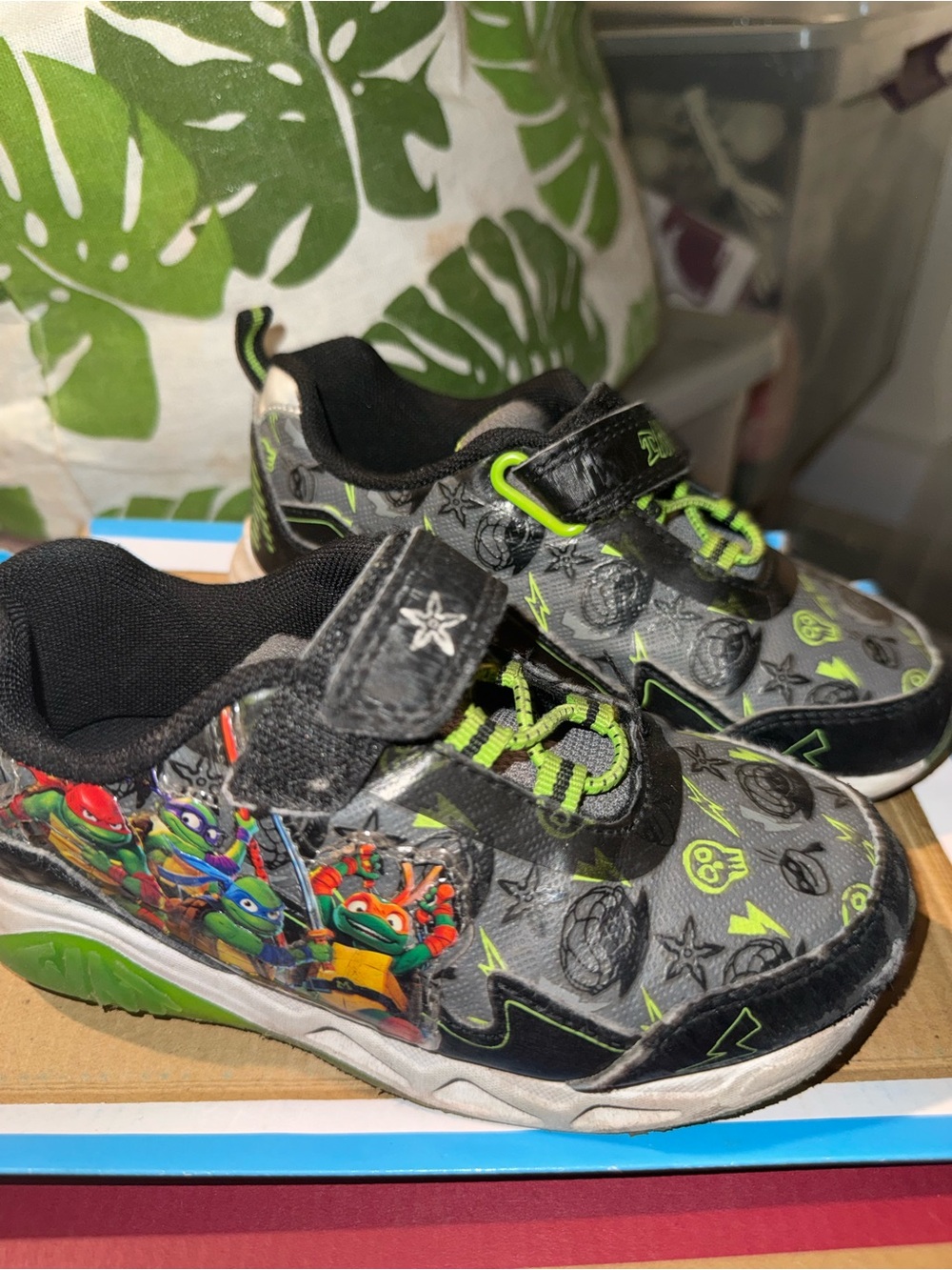 Kids' Black & Neon Green Ninja Turtle Light-Up Sneakers